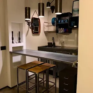 Fra Storia E Modernità Milan